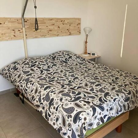 Appartement RDC avec parking privé La Fare-les-Oliviers Extérieur photo